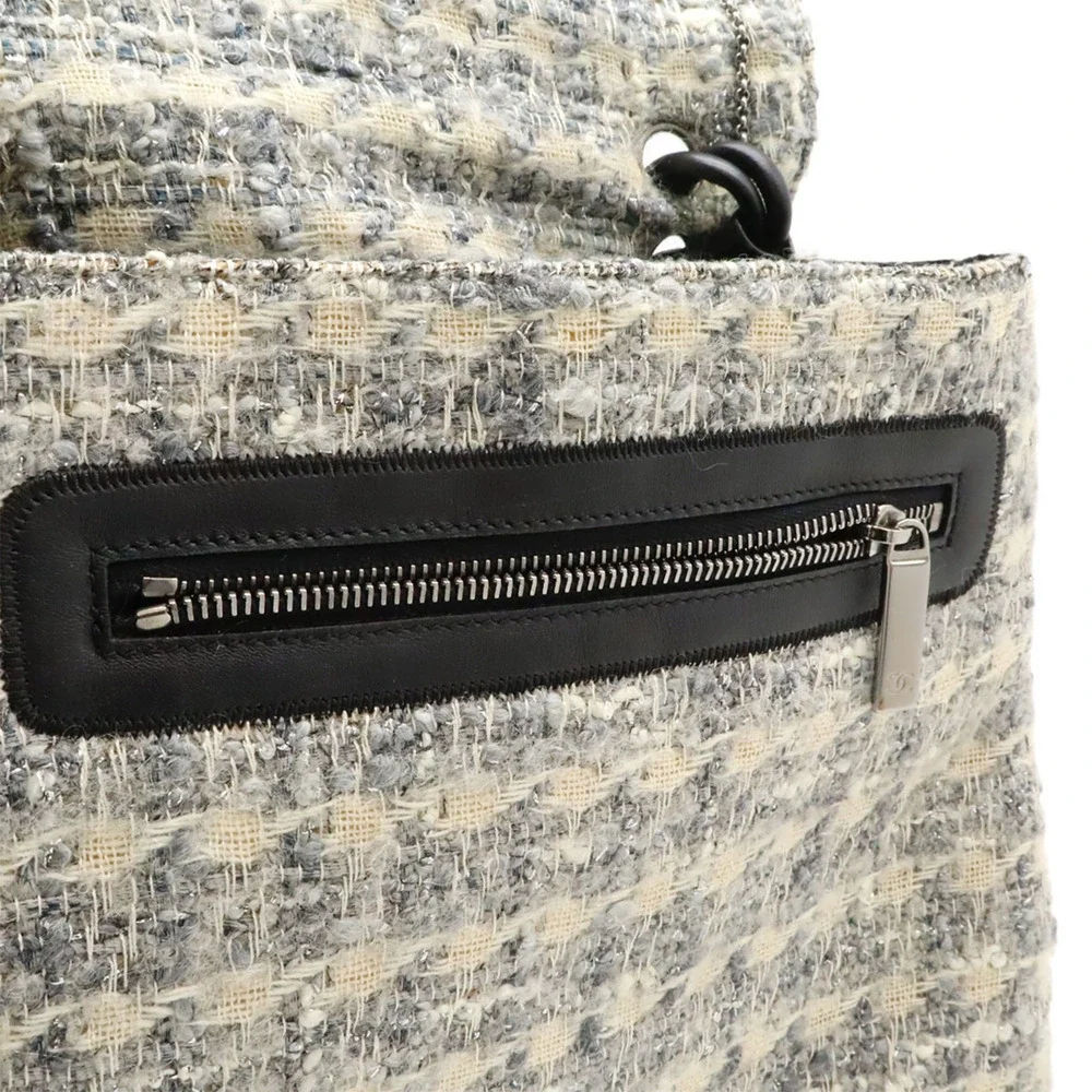 CHANEL Black Shoulder Bag